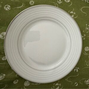 Oleg Cassini Elegant White Plate